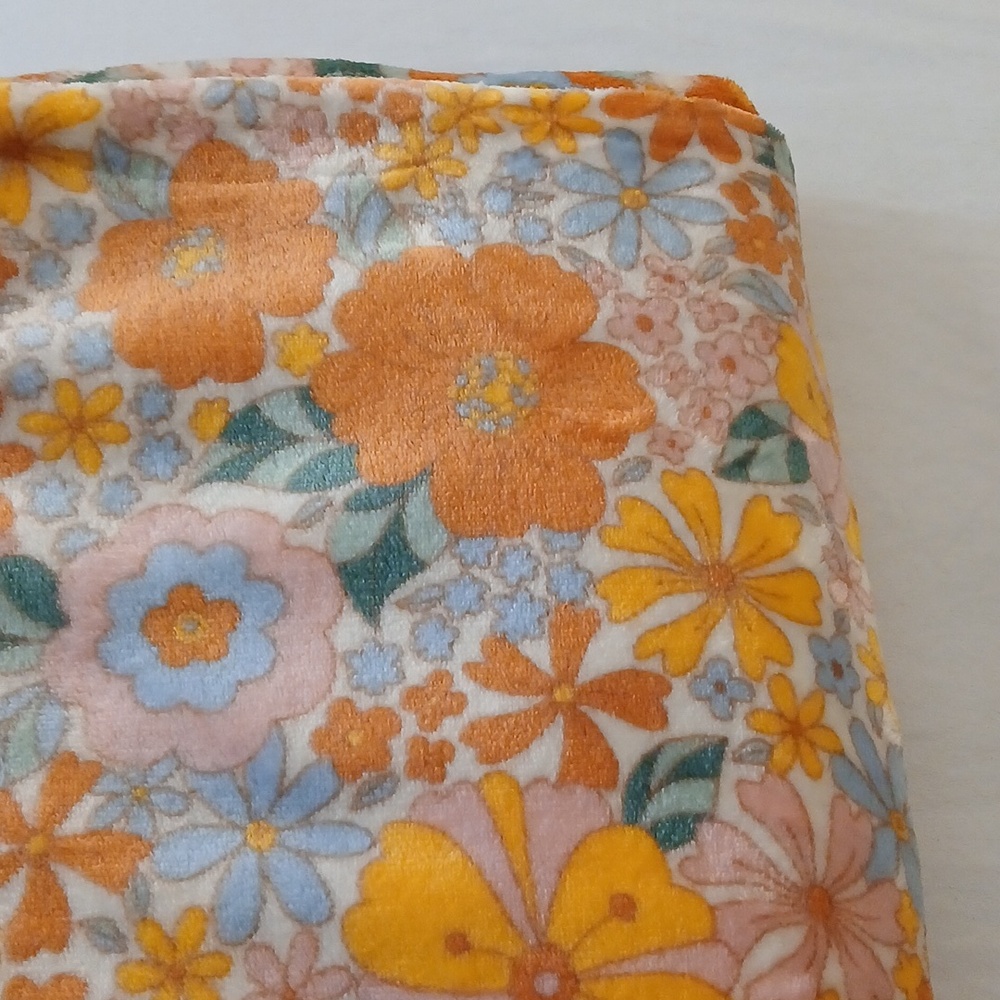 RACHEL Rachel Roy Floral Plush Throw - Picture 10 of 11